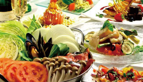【新宿】アジアンな個室居酒屋で2時間飲み放題＋6品のコース料理が2,499円！！